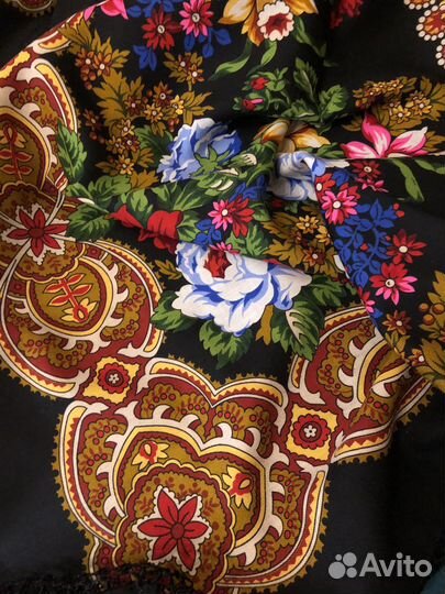 Шаль Белые розы 18 новая с бирками печать 20 г