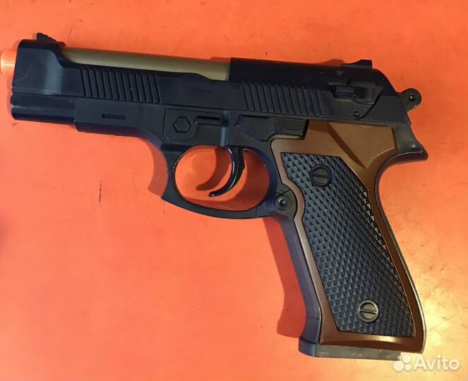 Игрушечный пистолет