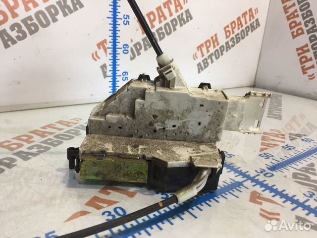 Ситроен С4 Замок передней двери Прав