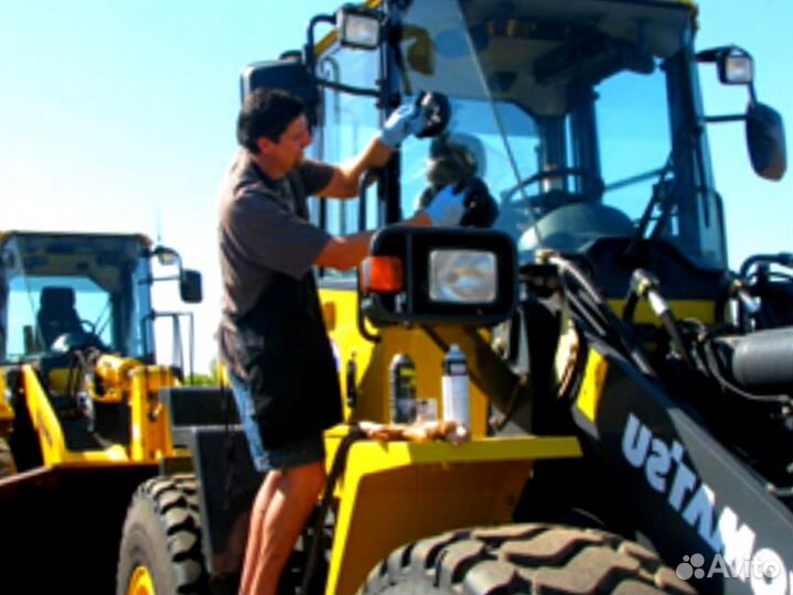 Стекло двери правое New Holland