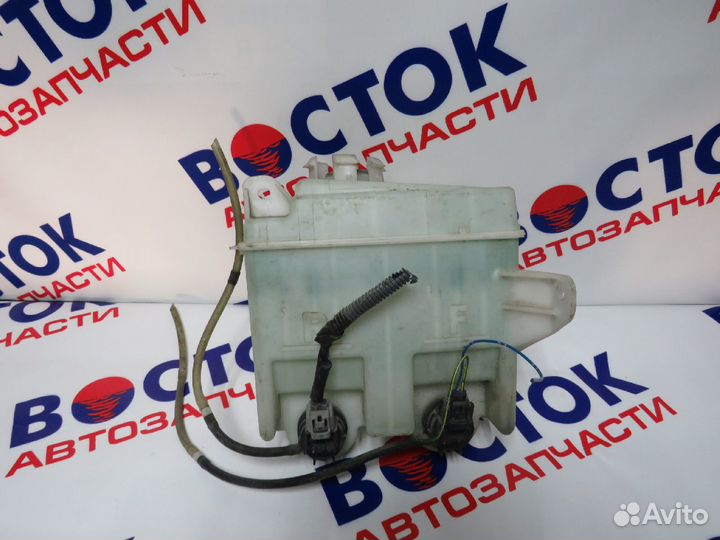 Бачок омывателя toyota isis ANM10G, ANM10W, ANM15G