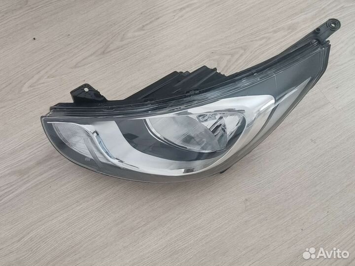 Фара на hyundai solaris 2014