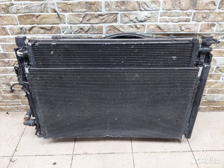 Телевизор с радиаторами Land Rover Range Rover