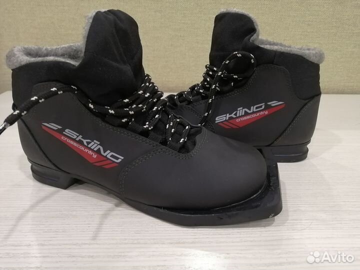 Лыжные ботинки