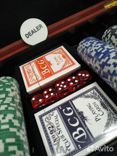 Набор покера в деревянном кейсе, 300фишек