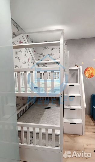 Двухъярусная кровать