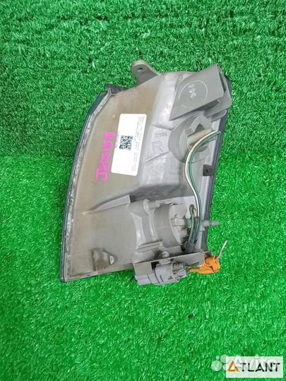 Габарит передний правый toyota crown majesta