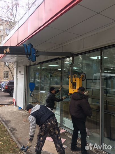 Вакуумная присоска с манипулятором и пирамидой