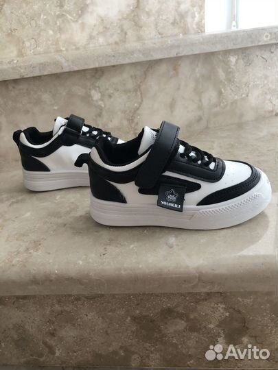 Кроссовки новые