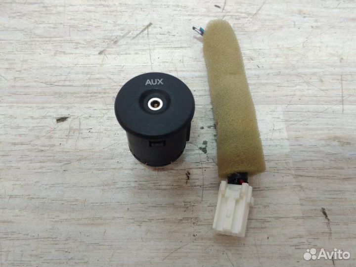 Разъем аудиосистемы передний Nissan Note E11