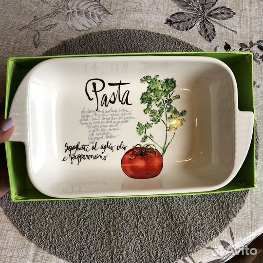 Подарочный набор посуды новый, фарфор