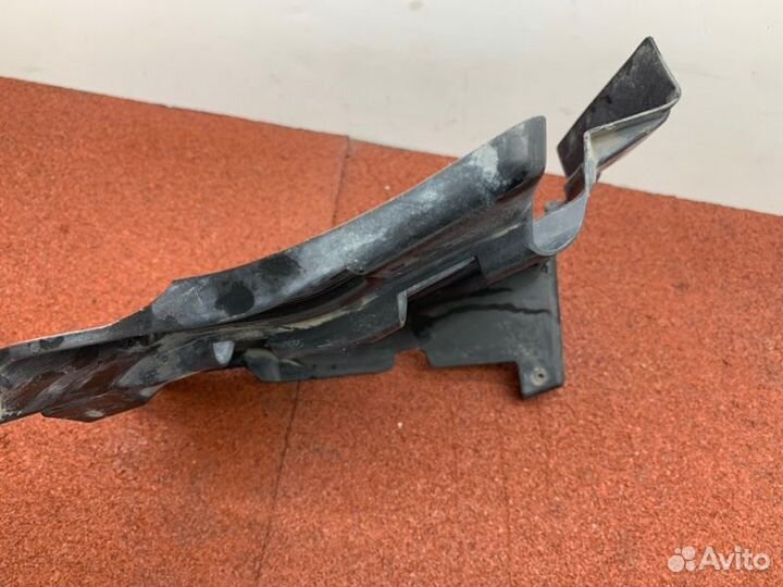 Дефлектор радиатора левый Renault Logan 2 L8