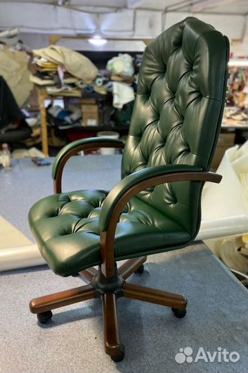 Офисное кресло