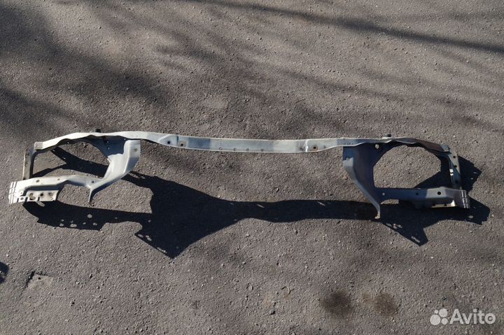 Nissan 62510-AV630 Опора радиатора