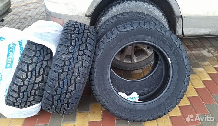 Nokian Tyres Outpost AT 215/65 R16 98T