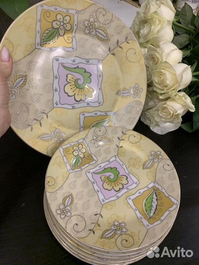 Набор тарелок и тортовница