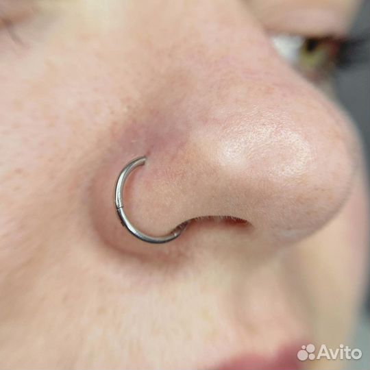 Модель на пирсинг