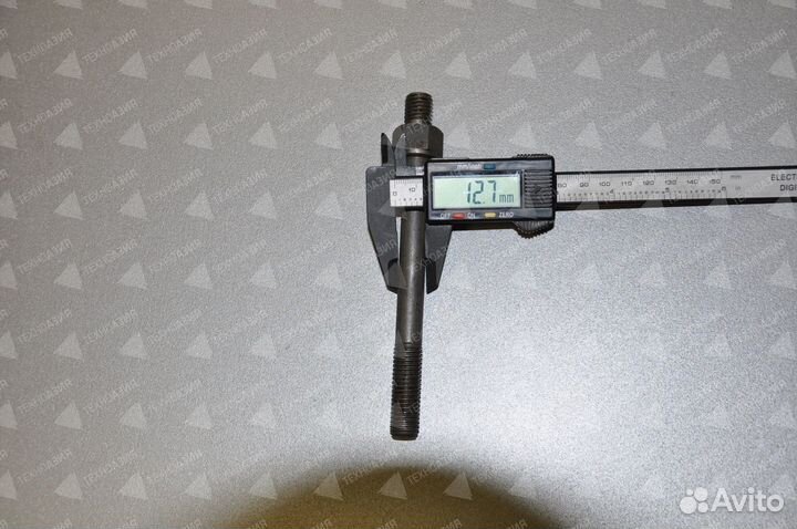 Болт коренной 13033057/13037381 Deutz TD226B-6