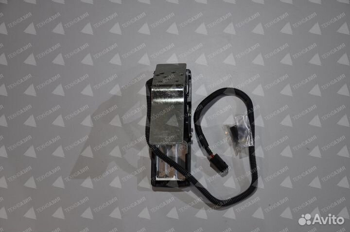 Педаль газа E3000-3823800A Yuchai YC6J190N-40