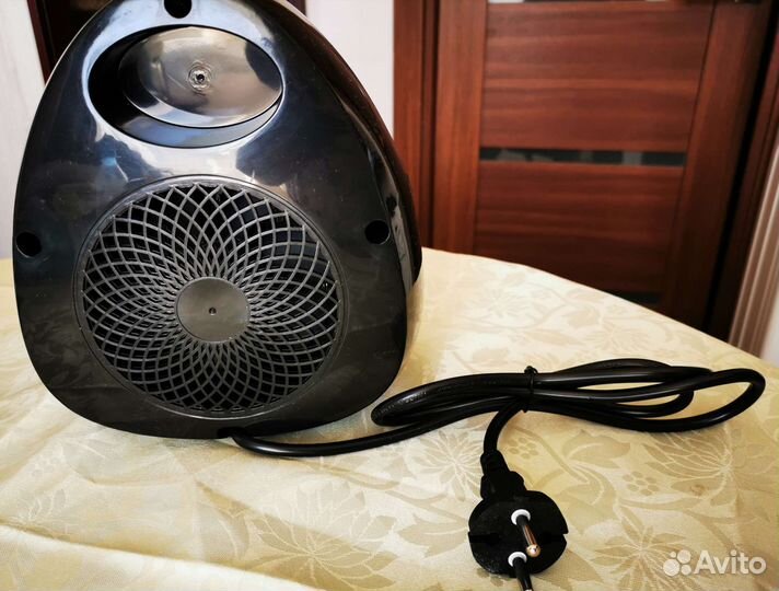 Тепловентилятор Hyundai электрический/керамический