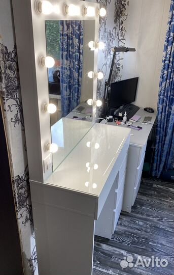 Туалетный столик