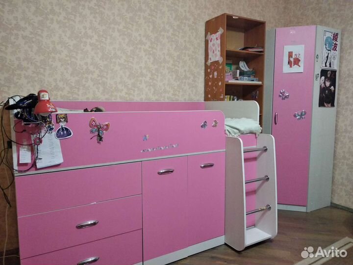 Кровать чердак со столом и шкафом+кроватка