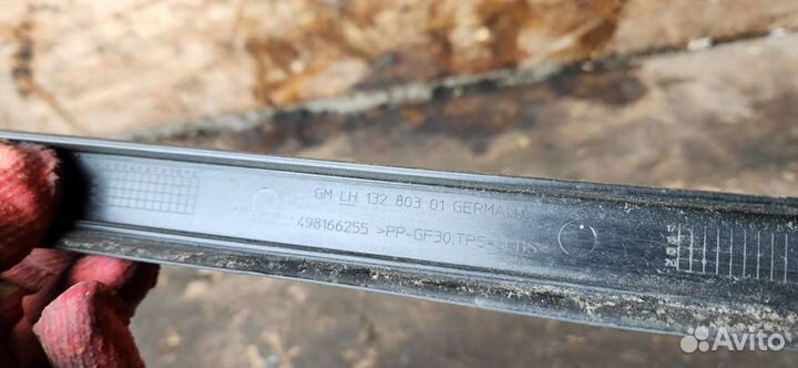 Молдинг лобового стекла Opel Astra J 2010-2017