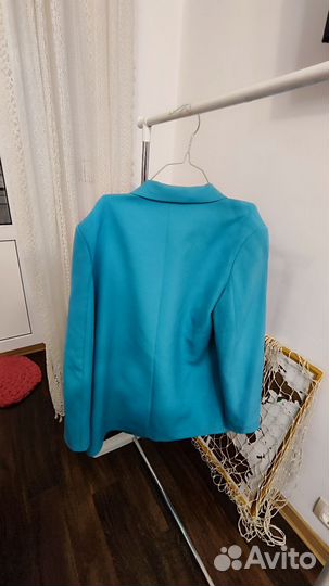 Костюм яркий голубой