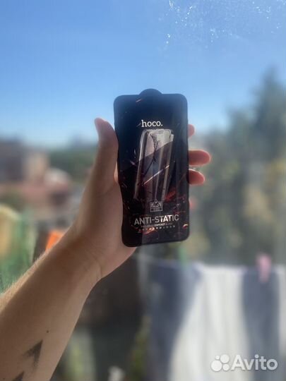 Защитное стекло на iPhone 13