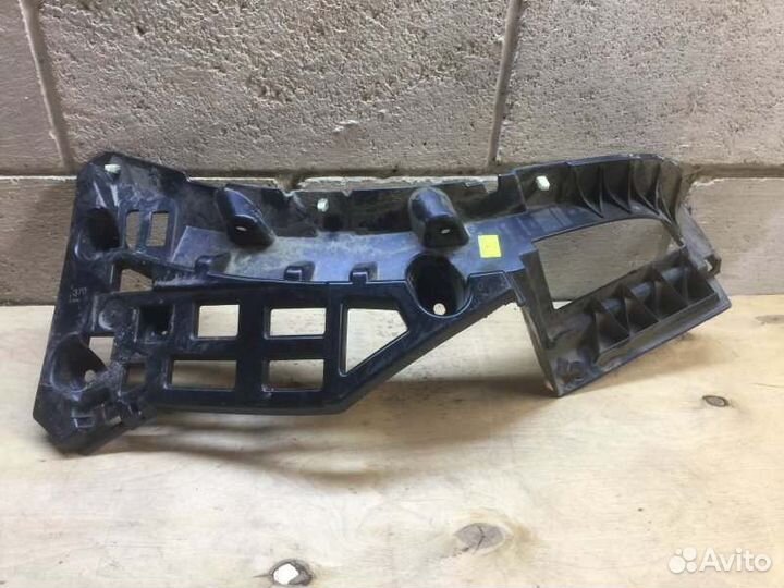 Кронштейн бампера задний правый Porsche Macan