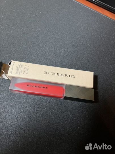 Burberry помада красная оригинал