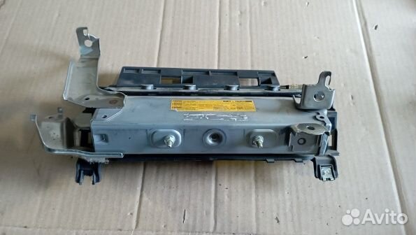 Подушка безопасности Lexus NX в колено