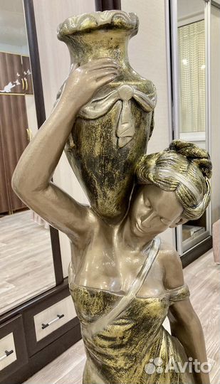 Статуэтка девушка с кувшином