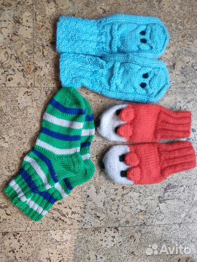 Варежки и носки детские шерстяные