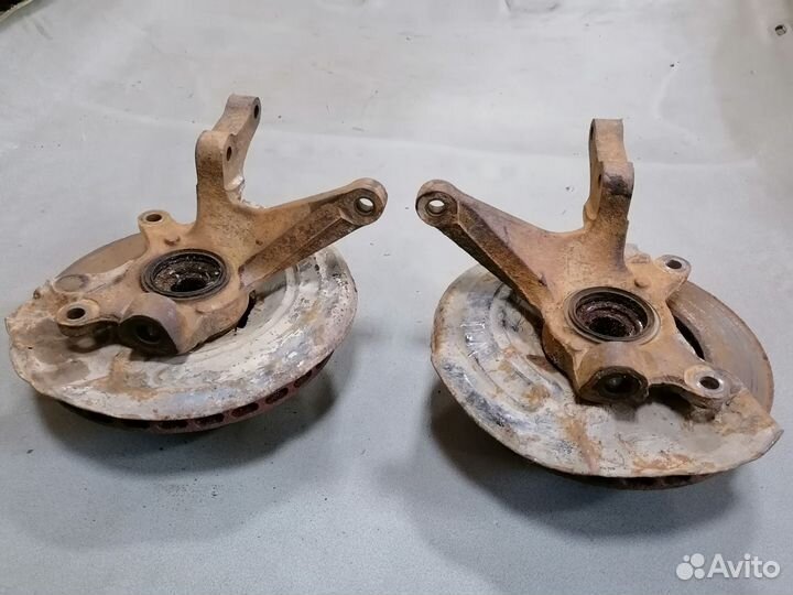 Кулак поворотн.(цапфа) Mitsubishi Mirage 1991 4G15