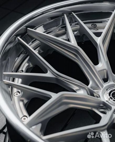 Кованые диски GT Forged R20 на BMW F90 M5, M8