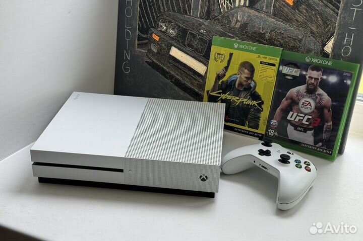 Xbox One S 1 TB + Cyberpunk 2077 и UFC 3