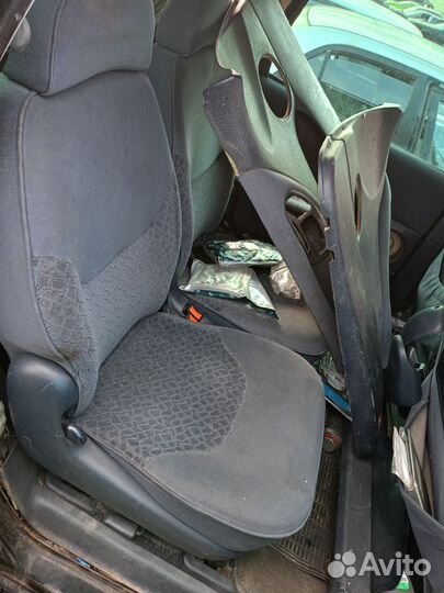 Задний правый сиденья Ford Galaxy 1