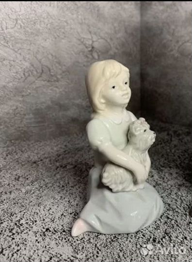 Фарфоровая статуэтка дети