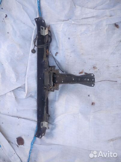 Верхняя планка радиаторов Ниссан Теана j31