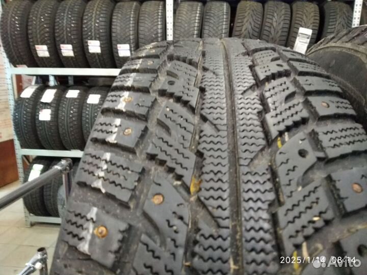 Kumho I'Zen RV Stud KC16 225/70 R16 107Q