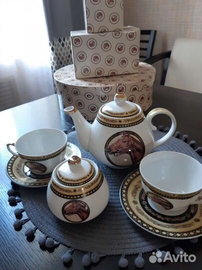 Фарфоровый чайный сервиз