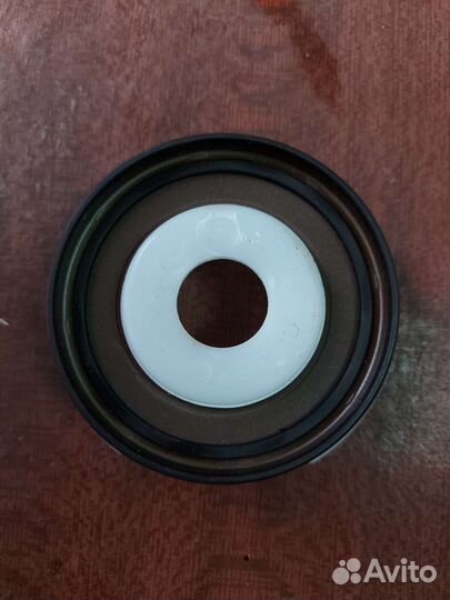 Сальник коленвала бмв Х5. новый