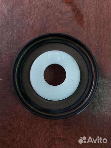 Сальник коленвала бмв Х5. новый