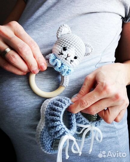 Подарочный набор пинетки и погремушка