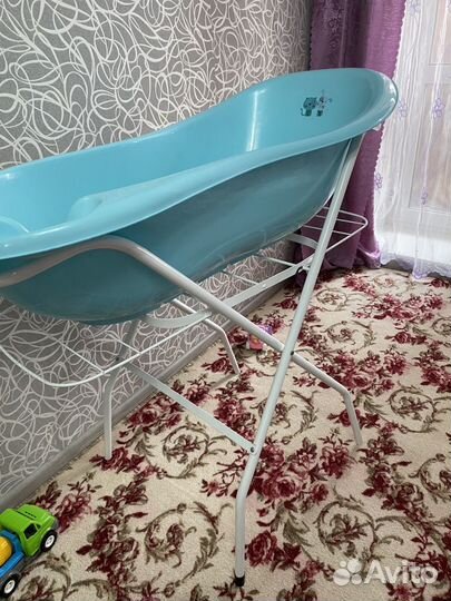 Ванночка с подставкой для купания