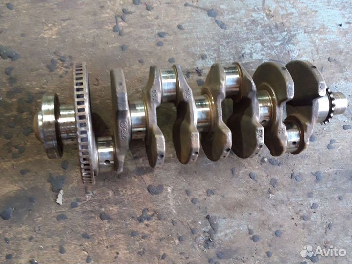 Коленвал 050105189B