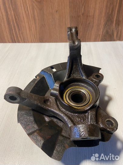 Кулак передний левый Hyundai Solaris RB G4FC