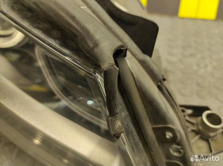 Фара правая Mercedes-Benz C-Class