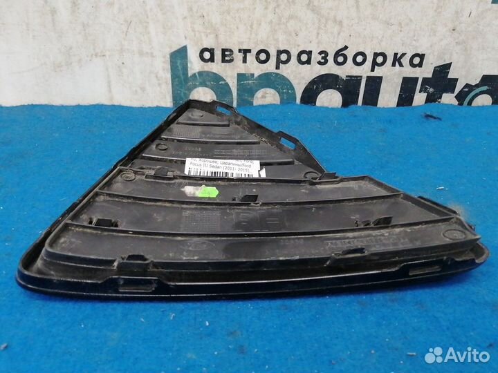 Решетка переднего бампера правая глянцевая